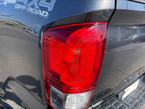 Used 2017 Toyota Tacoma TRD Off-Road w/ Tow Package (A/T) AWD/4WD image 30