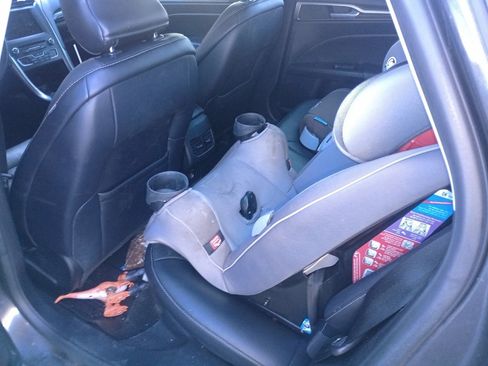 Used 2018 Ford Fusion SE w/ Fusion SE Technology Package image 6