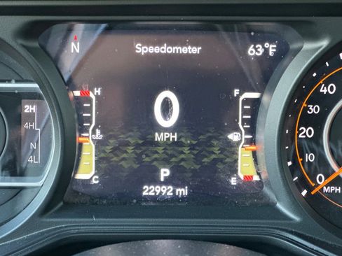 Used 2025 Jeep Wrangler Sahara image 25