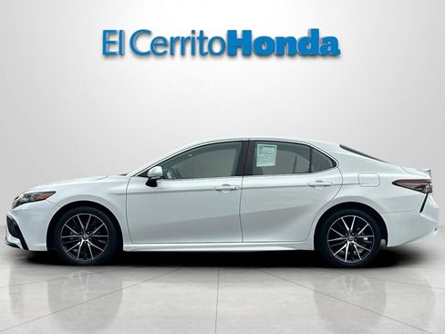 Used 2024 Toyota Camry SE FWD image 6