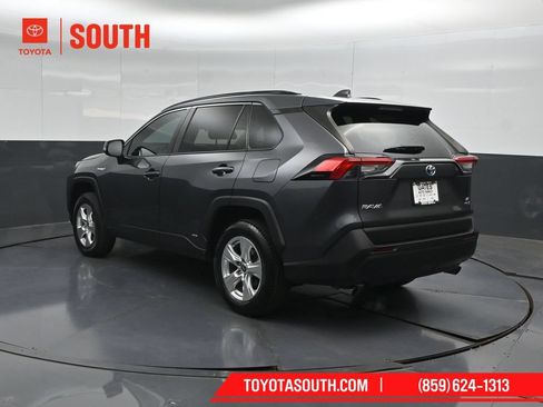Used 2021 Toyota RAV4 LE AWD/4WD image 8