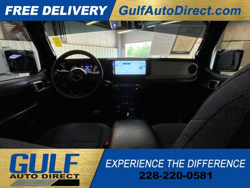 Used 2024 Jeep Gladiator Sport AWD/4WD image 2