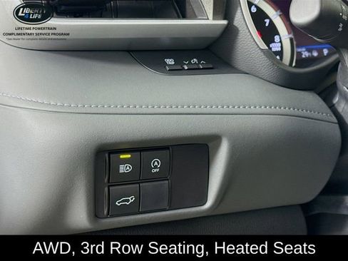 Used 2024 Toyota Highlander XLE image 10