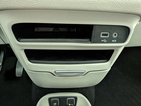 Used 2019 Chrysler Pacifica Limited image 9