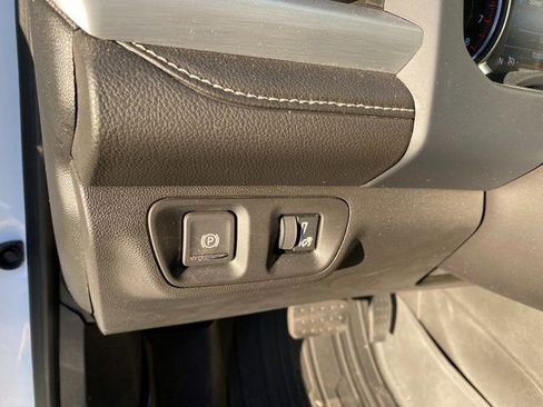 Used 2023 GMC Acadia SLE w/ Driver Convenience Package image 22