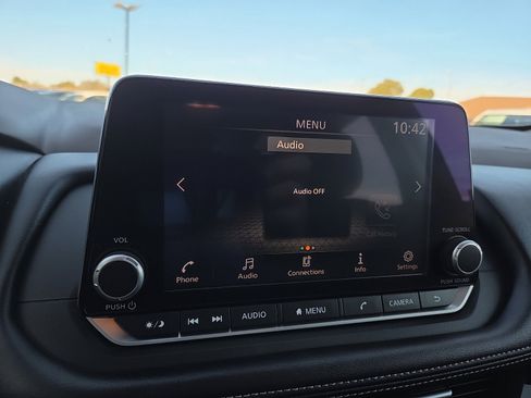 Used 2023 Nissan Rogue S image 12