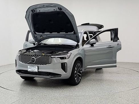 New 2026 Volvo XC90 T8 Plus AWD/4WD image 9