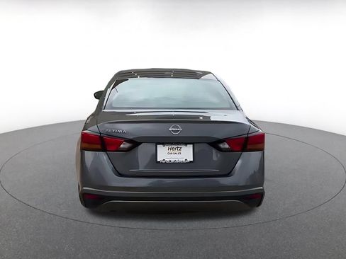 Used 2025 Nissan Altima 2.5 SV FWD image 12