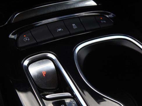 Used 2023 Buick Envision Essence FWD image 31