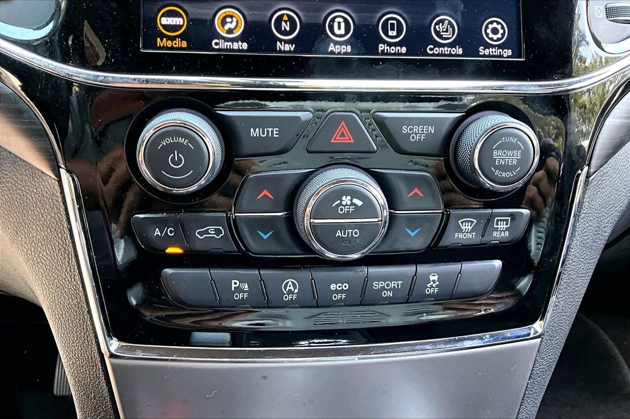 Used 2019 Jeep Grand Cherokee Altitude AWD/4WD image 24