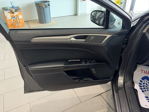 Used 2017 Ford Fusion SE image 14