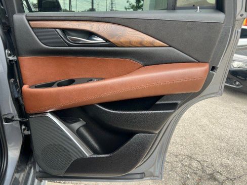 Used 2018 Cadillac Escalade Luxury AWD/4WD image 27