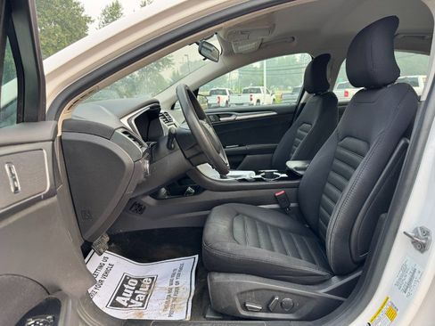 Used 2015 Ford Fusion SE FWD image 15