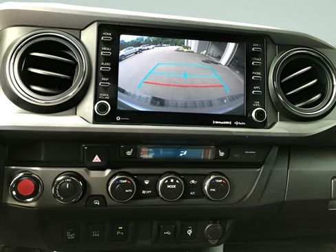 Certified 2020 Toyota Tacoma TRD Off-Road w/ TRD Premium Off Road Package AWD/4WD image 18