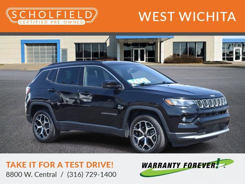 Used 2025 Jeep Compass Limited image 1