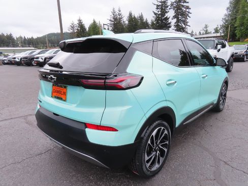 Used 2023 Chevrolet Bolt EUV Premier w/ Sun & Sound Package FWD image 8