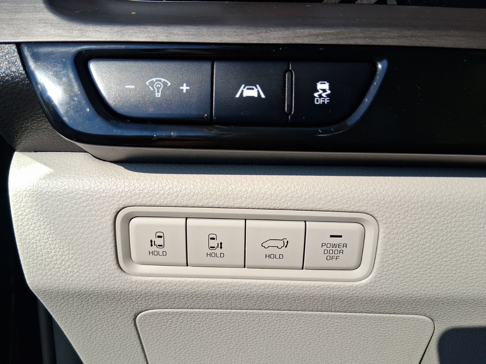 Used 2024 Kia Carnival EX FWD image 26