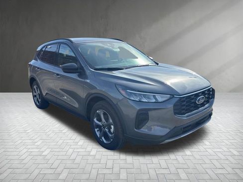 Used 2025 Ford Escape ST-Line w/ Cold Weather Package image 8