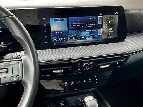 Certified 2025 Nissan Kicks SR FWD image 7