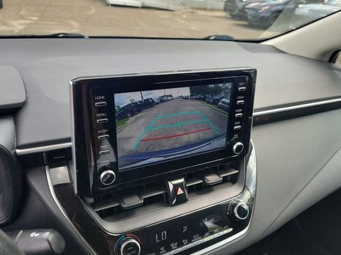 Used 2020 Toyota Corolla LE FWD image 21