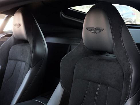 Used 2025 Aston Martin V8 Vantage Coupe RWD image 5