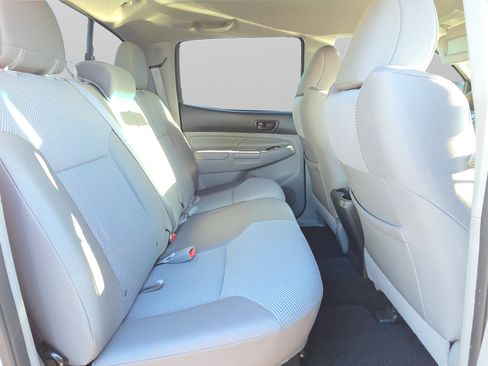 Used 2014 Toyota Tacoma PreRunner image 15