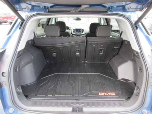 Used 2024 GMC Terrain SLE w/ Driver Convenience Package FWD image 33