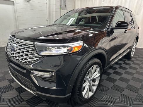 Used 2024 Ford Explorer Platinum w/ Technology Package AWD/4WD image 3