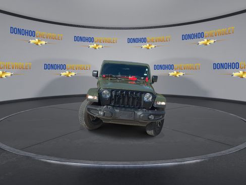 Used 2022 Jeep Gladiator Sport AWD/4WD image 6