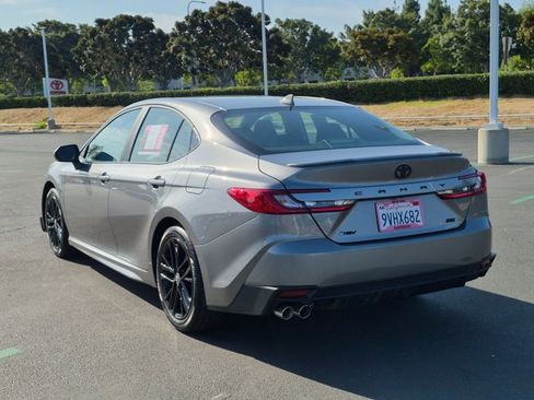 Used 2025 Toyota Camry SE FWD image 8