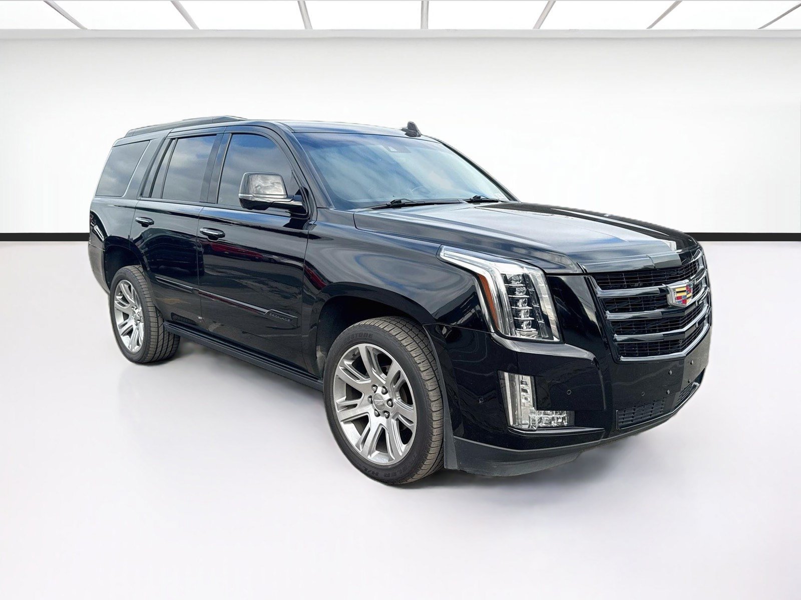 Used 2019 Cadillac Escalade Premium Luxury RWD image 3