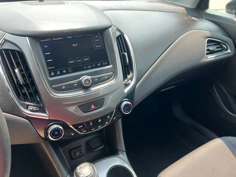 Used 2019 Chevrolet Cruze LT w/ LT True North Edition FWD image 22