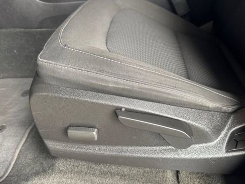 Used 2018 Chevrolet Colorado LT w/ LT Convenience Package RWD image 13