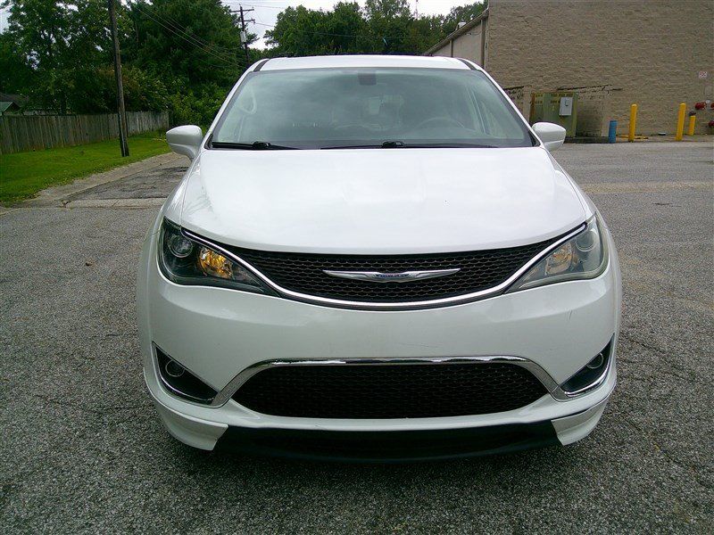 Used 2018 Chrysler Pacifica Touring Plus FWD image 8