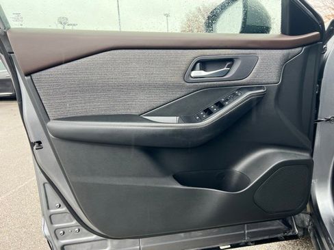 Used 2023 Nissan Rogue SV image 10