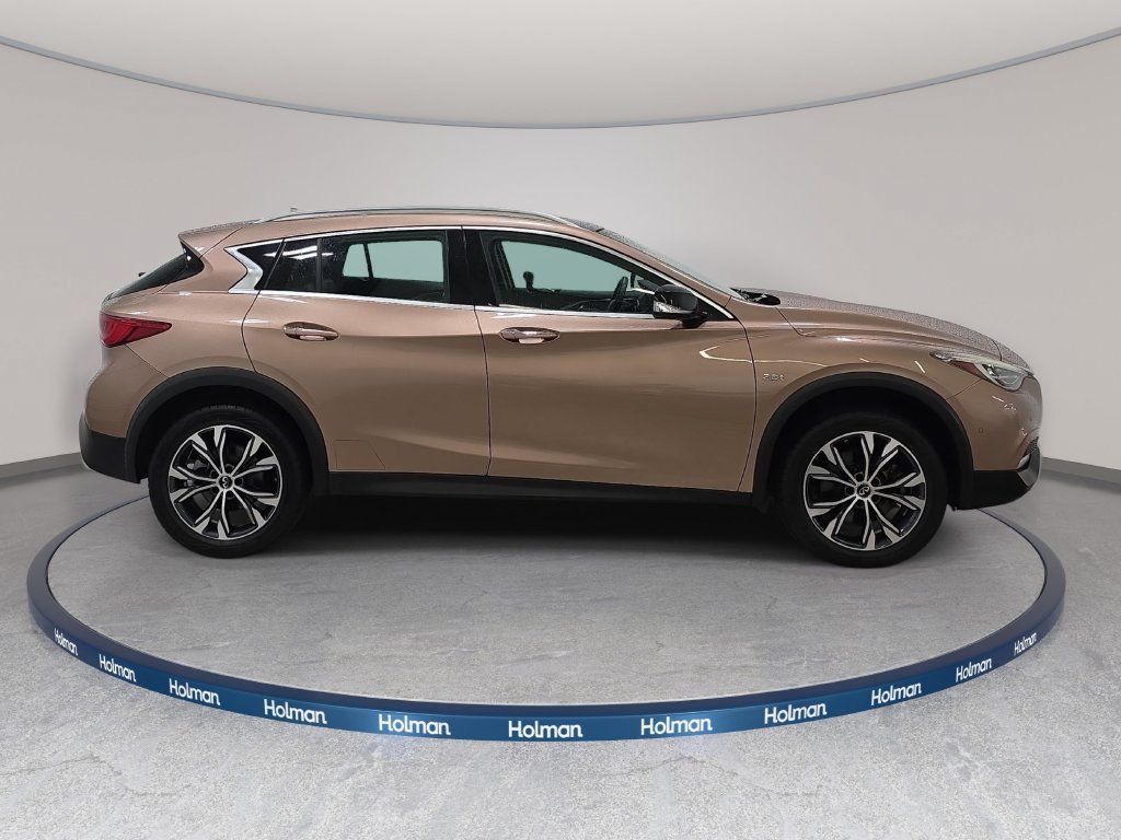 Used 2017 INFINITI QX30 Premium w/ Navigation Package AWD/4WD image 5