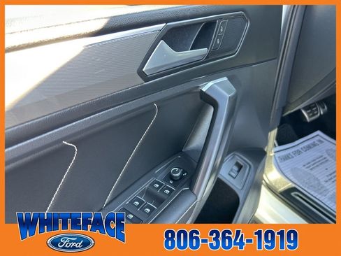 Used 2022 Volkswagen Tiguan SE R-Line image 12