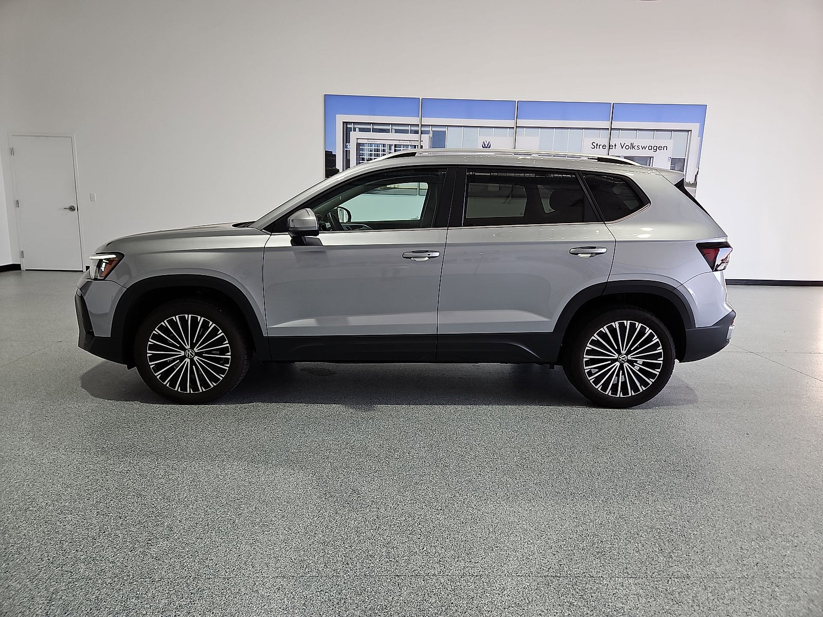 Certified 2025 Volkswagen Taos SE FWD image 5