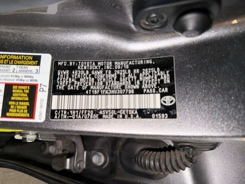 Used 2017 Toyota Camry SE w/ Moonroof Package FWD image 33