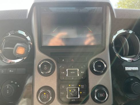 Used 2015 Ford F250 Platinum w/ Platinum Package AWD/4WD image 15