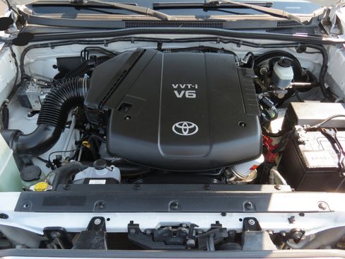 Used 2005 Toyota Tacoma PreRunner image 24