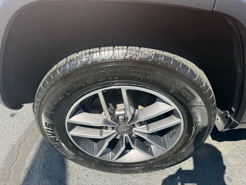 Used 2020 Jeep Grand Cherokee Limited image 47