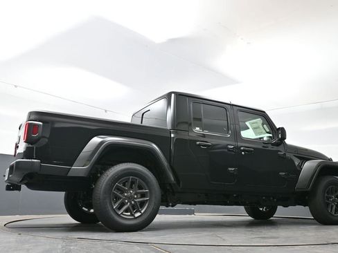 New 2026 Jeep Gladiator Sport AWD/4WD image 36