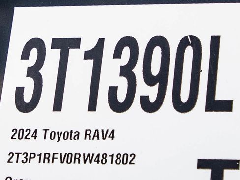 Used 2024 Toyota RAV4 XLE AWD/4WD image 30