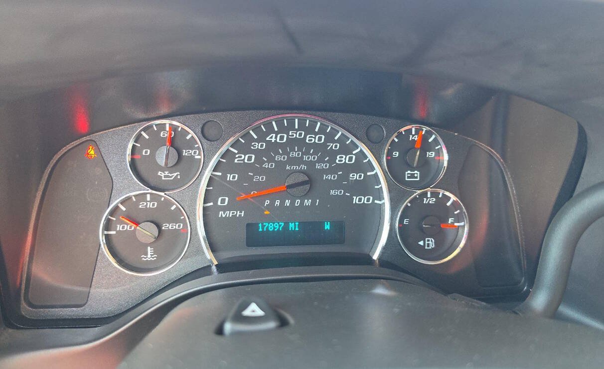 Used 2025 Chevrolet Express 3500 LT w/ LT Preferred Equipment Group RWD image 7