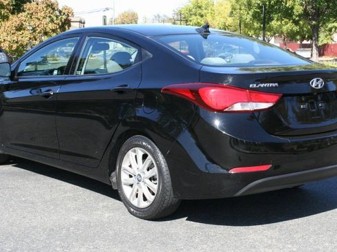 Used 2016 Hyundai Elantra SE w/ Option Group 02 FWD image 6