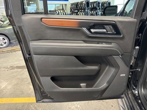 Used 2025 GMC Yukon XL Denali image 27