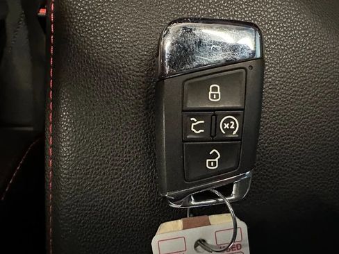 Used 2025 Volkswagen Jetta GLI Autobahn FWD image 17