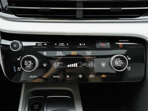 Certified 2026 INFINITI QX60 Luxe w/ Family Package FWD image 16