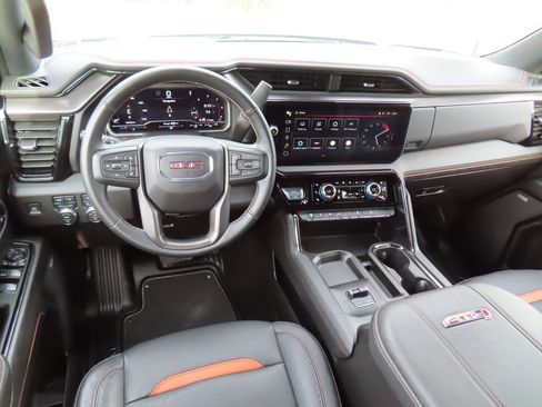 Used 2024 GMC Sierra 2500 AT4 w/ AT4 Preferred Package AWD/4WD image 4